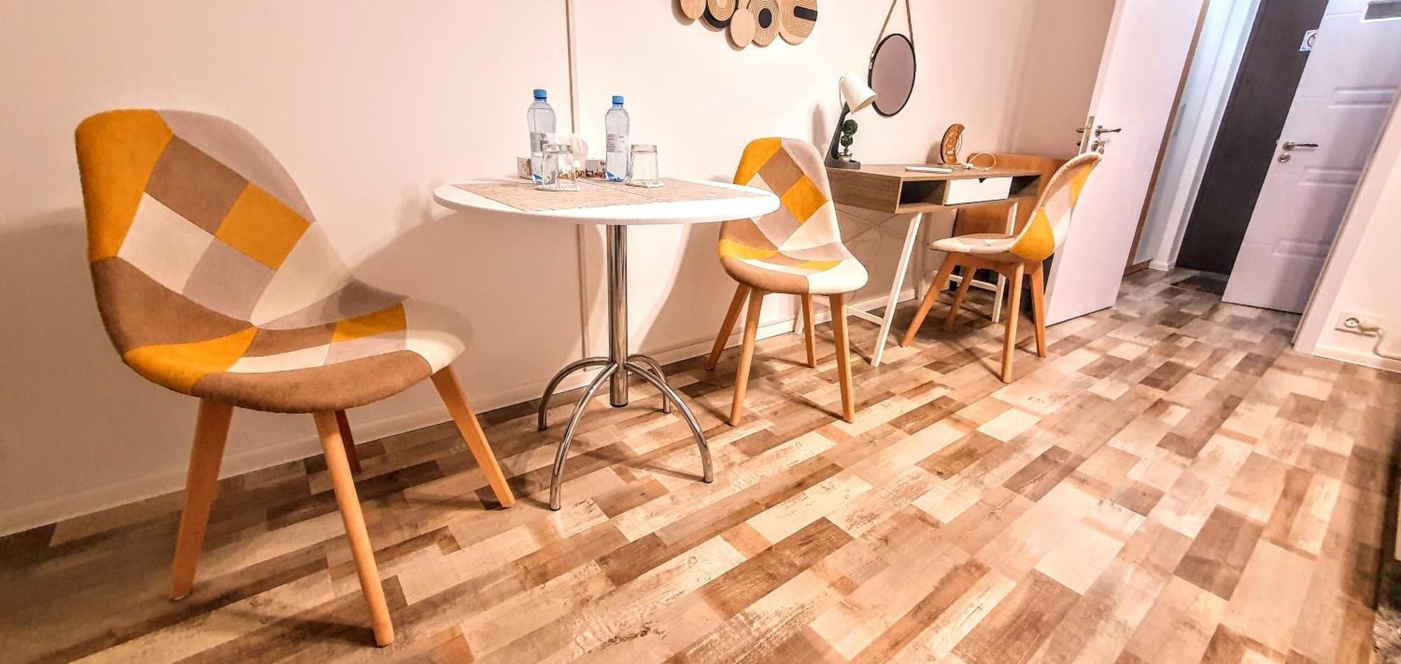 The Yellow King - Luxurious Apartment Bucarest Esterno foto