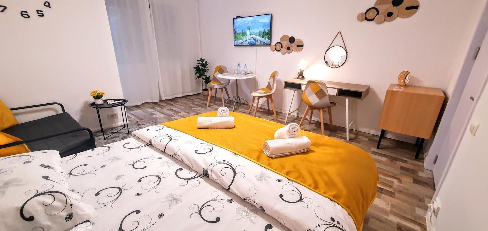 The Yellow King - Luxurious Apartment Bucarest Esterno foto