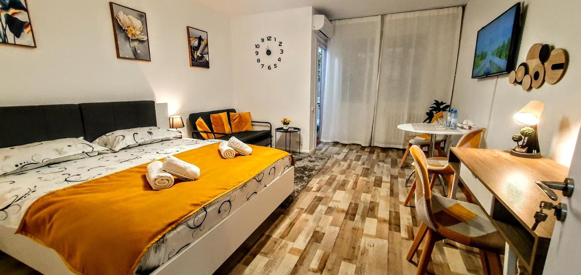 The Yellow King - Luxurious Apartment Bucarest Esterno foto